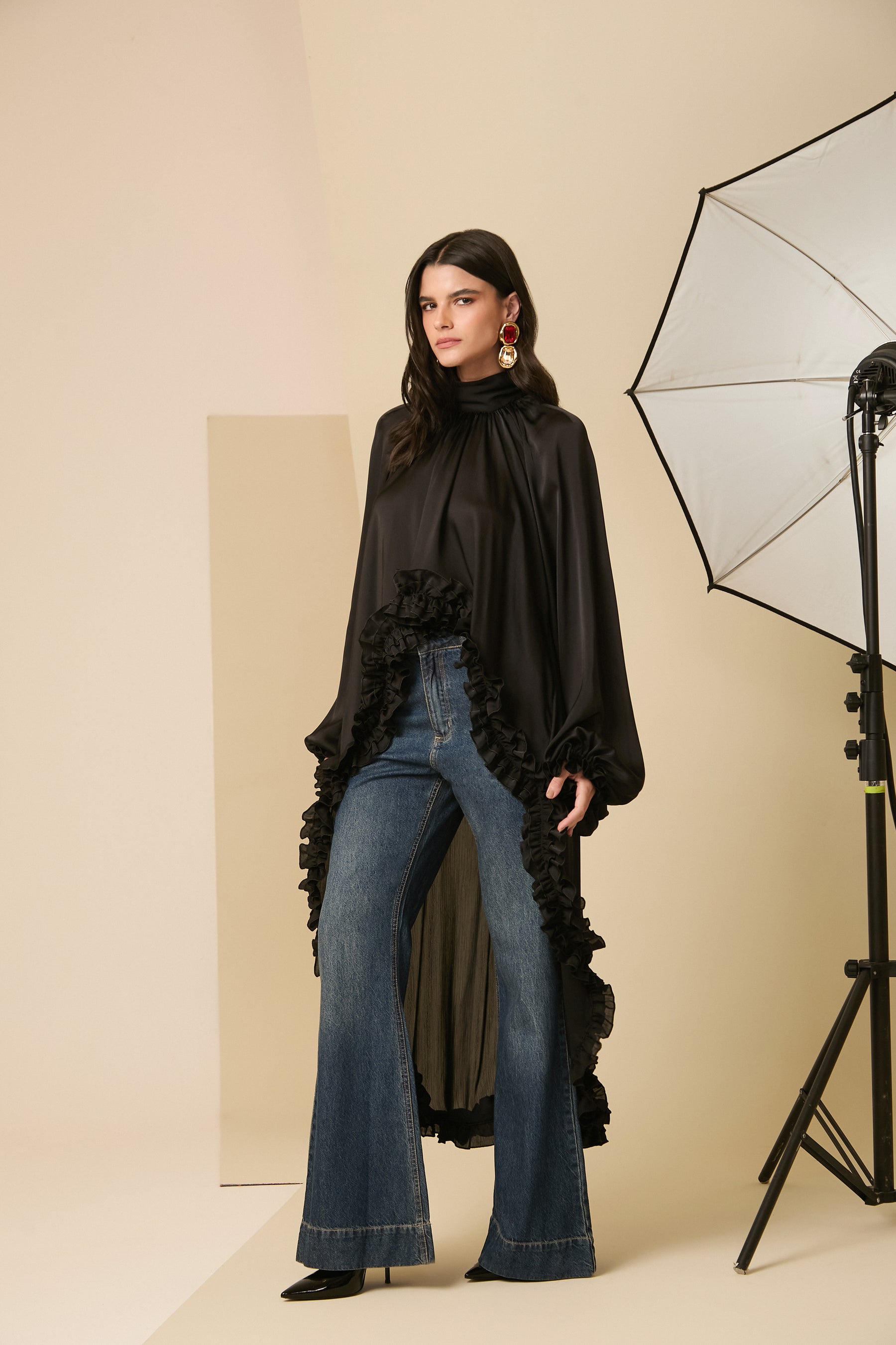 ANF Mullet Ruffles Black Blouse