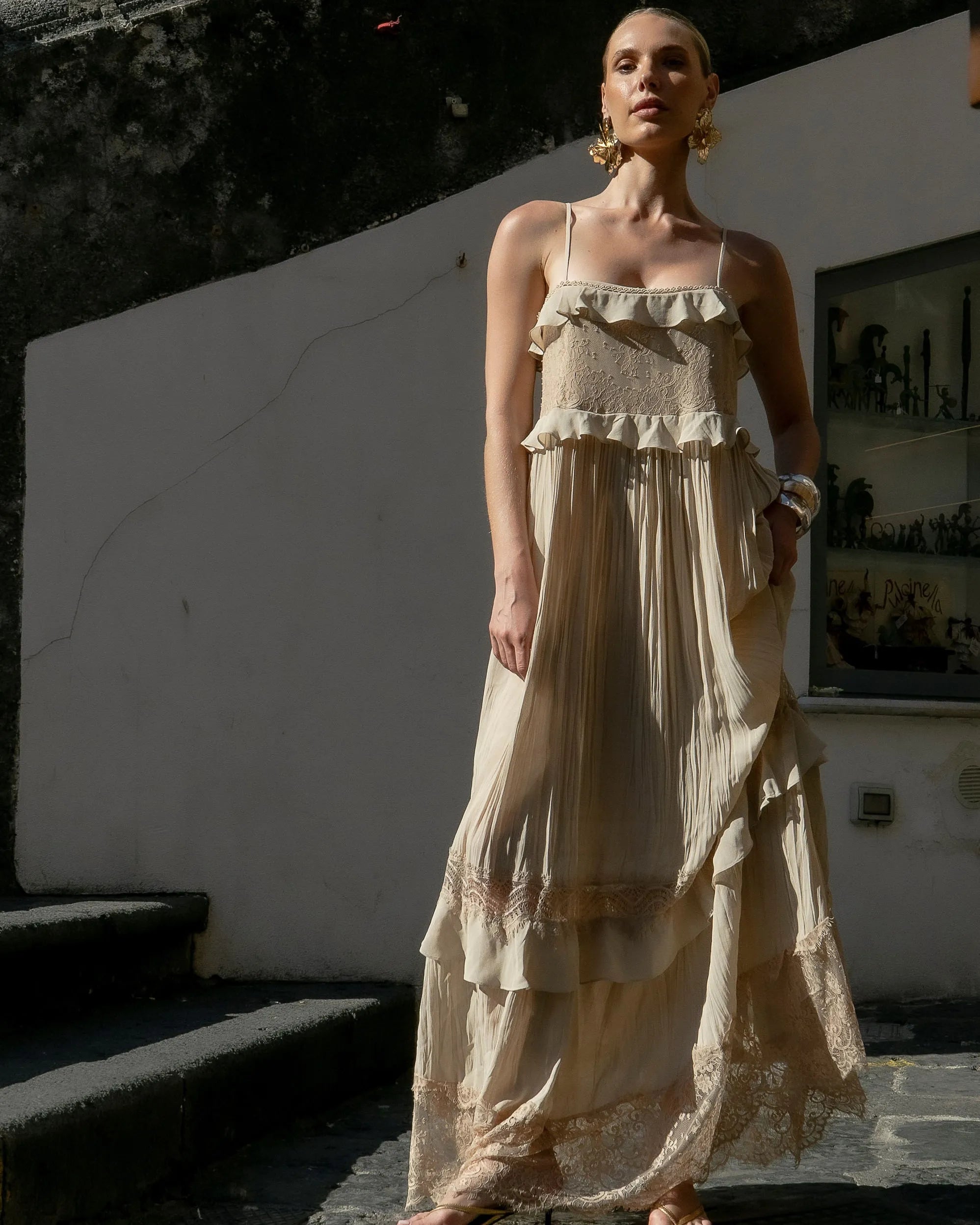 ANF LONG BEIGE TARQUINED LACE DRESS